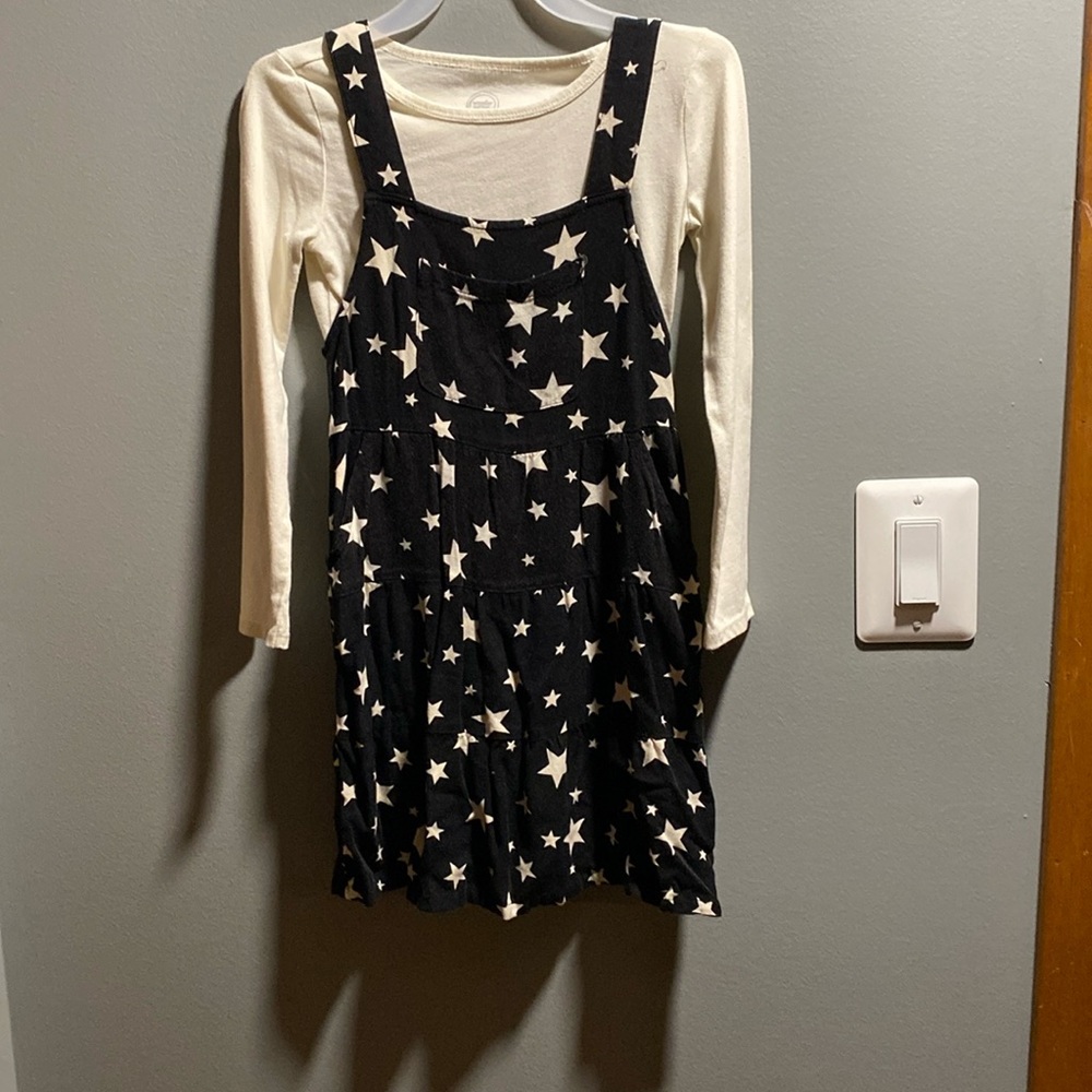 BRAND NEW GIRLS DRESS SIZE 7/8! NWOT. NEVER WORN! SMOKE FREE HOME!